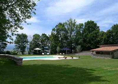 Piscine dans parc